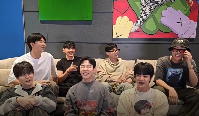 Die K-Pop-Boygruppe BTS teilte am 1. Juli, dass sie im Frühling nächsten Jahres ihr neues Album veröffentlichen und die Welttournee durchführen wird © Screenshot der Weverse-Website