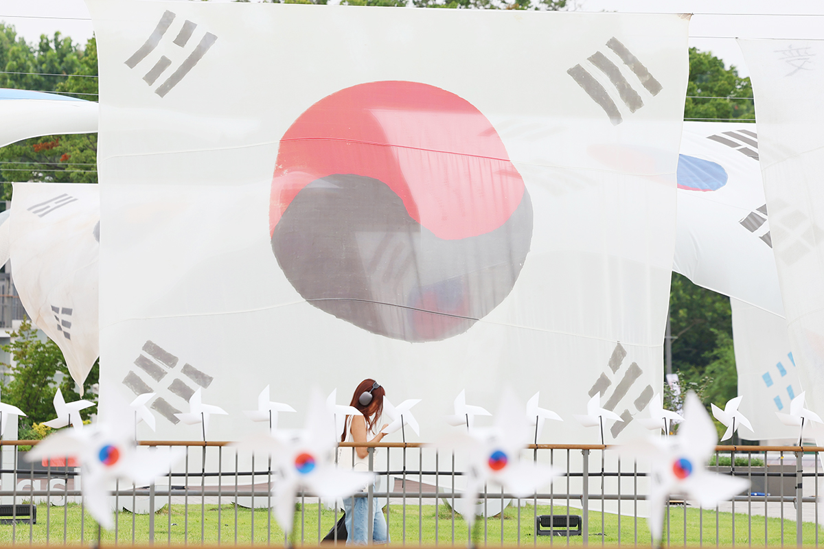 Am 11. August, vier Tage vor dem Tag der Befreiung, werden koreanische Flaggen, Taegeukgi, auf der Insel Nodeul in Yongsan-gu, Seoul, ausgestellt. Bei der Ausstellung wird die grafische Entwicklung von Taegeukgi im Laufe der Zeit gezeigt. 