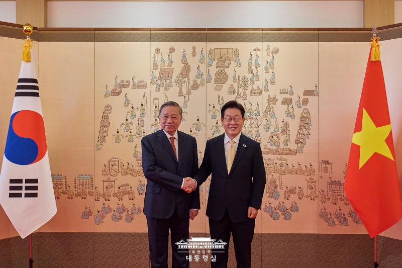 Am 11. August machen Präsident Lee Jae Myung und Tô Lâm, der vietnamesische Generalsekretär der Kommunistischen Partei, im Präsidialamt der Republik Korea in Yongsan-gu, Seoul, ein Erinnerungsfoto ⓒ Präsidialamt der Republik Korea