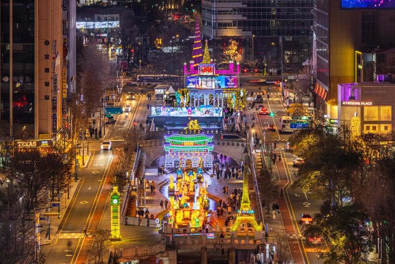 Das “Seoul Lantern Festival” wird ab dem 12. Dezember am Bach Cheonggyecheon stattfinden. Foto des Seoul Lantern Festivals im letzten Jahr 