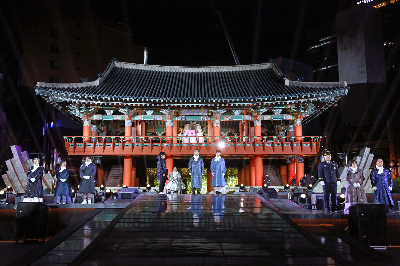 In diesem Jahr findet die “Glockenläuten-Zeremonie”, eine traditionelle Veranstaltung Koreas am Jahresende, am 31. Dezember am Bosingak-Pavillon statt. Foto der “Glockenläuten-Zeremonie” im letzten Jahr 