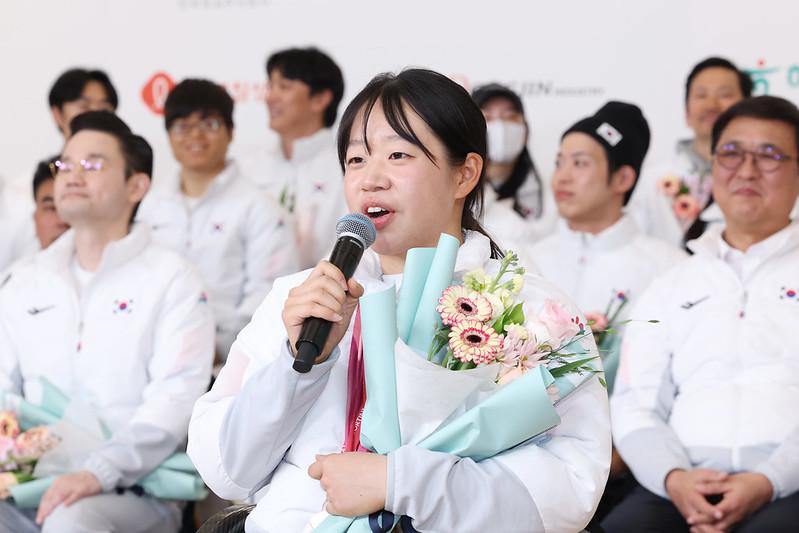 Am 17. März äußert sich Kim Yunji, die koreanische para-nordische Skiläuferin, zu ihrer Wahl zum MVP. Bei den Paralympischen Winterspielen 2026 in Mailand und Cortina d’Ampezzo stellte sie mit zwei Gold- und drei Silbermedaillen einen neuen Rekord für die meisten Medaillen unter den koreanischen Sportlerinnen und Sportler bei den Paralympics auf ⓒ Park Daejin/korea.net