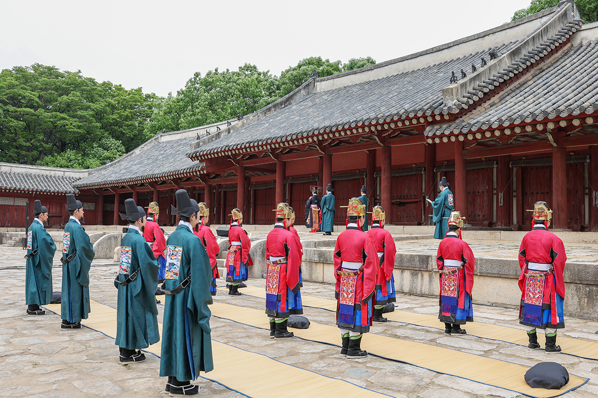 Am 27. April wird im Jongmyo-Schrein in Jongno-gu, Seoul, eine modern interpretierte Aufführung von Myohyeonrye, einer Hochzeitszeremonie des königlichen Hofes in der Joseon-Zeit, präsentiert.