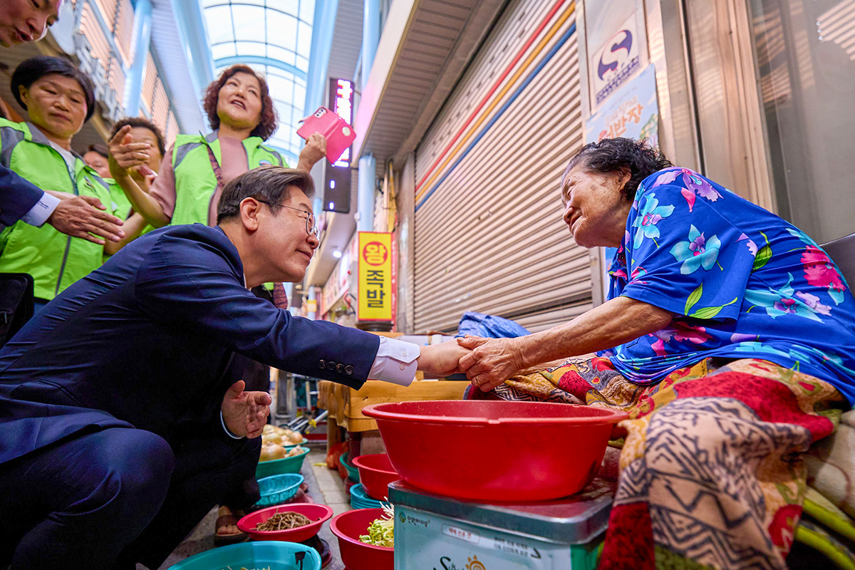 Am 20. Juni 2025 besucht Pr&auml;sident Lee Jae Myung den Eonyang Alps Market Town in Ulsan