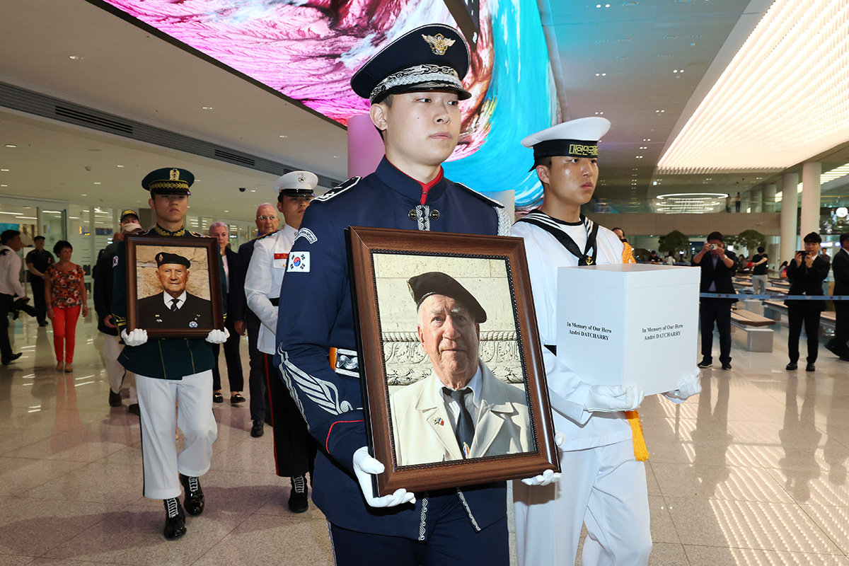 Am 26. Mai fand eine Zeremonie zur R&uuml;ckf&uuml;hrung der sterblichen &Uuml;berreste eines franz&ouml;sischen UN‑Kriegs&shy;veteranen am Flughafen Incheon statt, der am Koreakrieg teilgenommen hatte.
