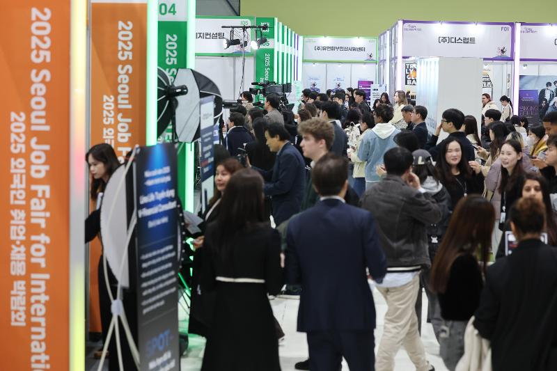 Foto: Die 2025 Seoul Job Fair for Internationals, die am 20. November 2025 im SETEC in Gangnam-gu, Seoul, stattfand ⓒ Yonhap News   