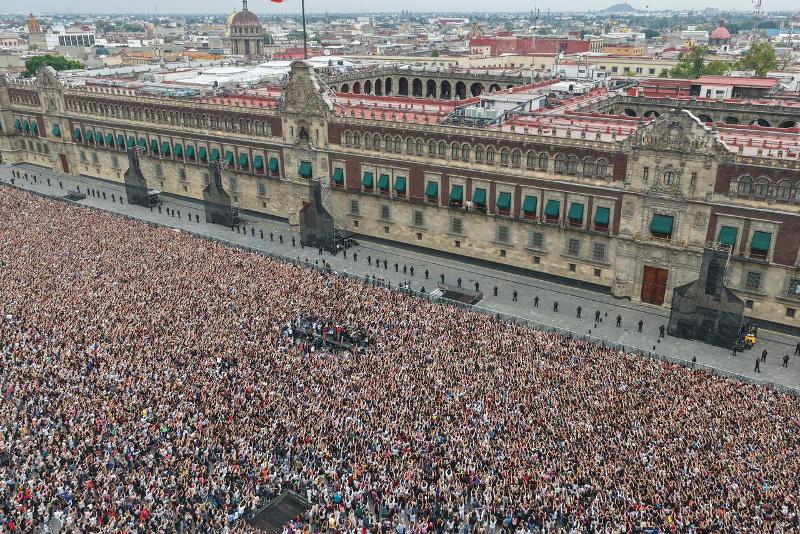 Am 6. Mai versammeln sich rund 50.000 Fans der K-Pop-Boygruppe BTS auf dem Z&oacute;calo-Platz in Mexiko