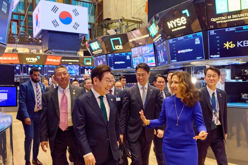 Im September vergangenen Jahres f&uuml;hrte Pr&auml;sident Lee Jae Myung an der New York Stock Exchange in den USA den &bdquo;Invest Korea Summit durch&rdquo; 
