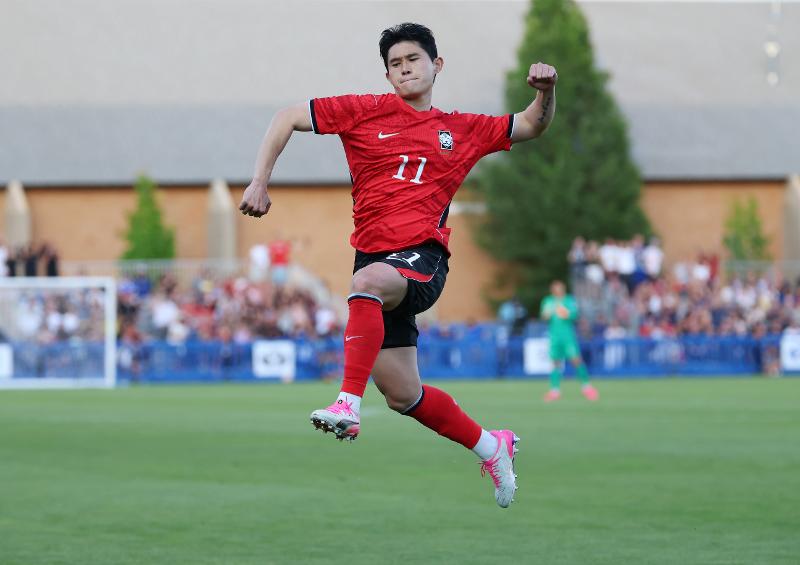 Am 3. Juni feiert der koreanische Fu&szlig;ballspieler Lee Dong-gyeong (Ulsan HD) nach seinem Tor in der 12. Minute der zweiten Halbzeit im Testspiel gegen El Salvador im South Field der Brigham Young University in den USA ⓒ Yonhap News