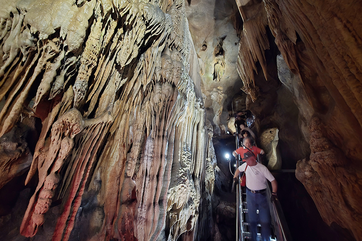 Am 31. Juli suchen Besucher in der Gosu-H&ouml;hle in Danyang-gun in der Provinz Chungcheongbuk-do Abk&uuml;hlung.