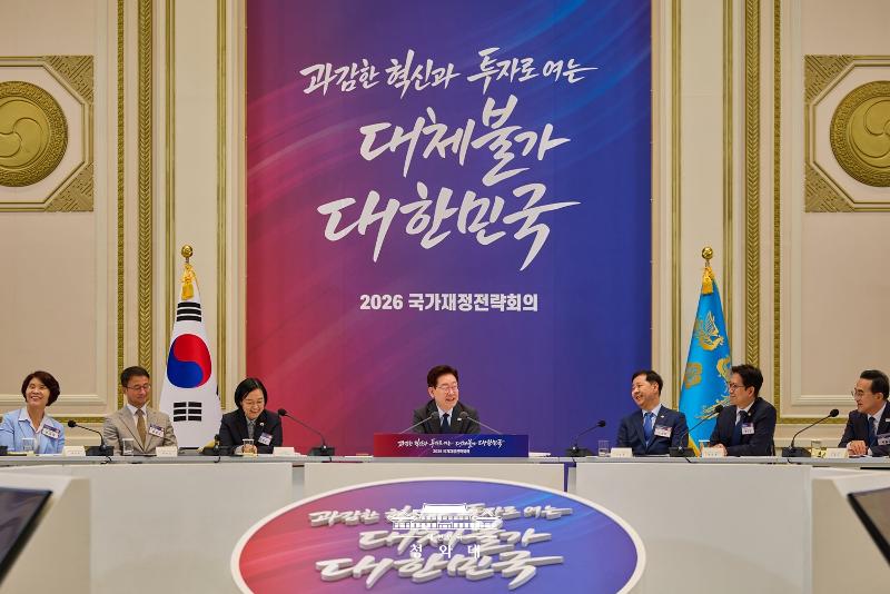 Pr&auml;sident Lee Jae Myung spricht am 13. bei der &bdquo;Nationalen Finanzstrategiekonferenz 2026&ldquo; im Blauen Haus ⓒ Cheong Wa Dae