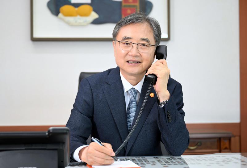 Am 24. August telefoniert Cho Hyun, Minister f&uuml;r Ausw&auml;rtige Angelegenheiten, mit US-Au&szlig;enminister Marco Rubio ⓒ Ministerium f&uuml;r Ausw&auml;rtige Angelegenheiten