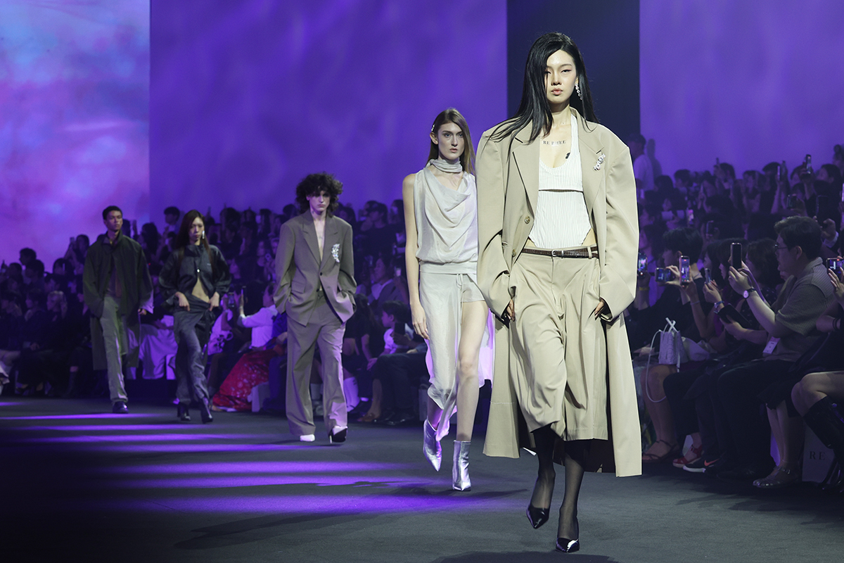 Am 1. September laufen Models bei der Er&ouml;ffnungsshow der Seoul Fashion Week 2027 S/S im Dongdaemun Design Plaza (DDP) in Jung-gu, Seoul.
