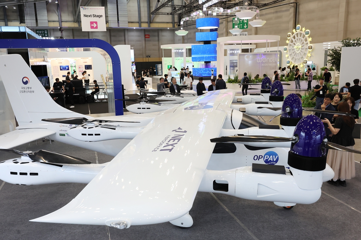 Am 9. September fand im BEXCO in Haeundae-gu, Busan, die &bdquo;World Smart City Expo 2026&ldquo; statt. Bei der bis zum 11. September laufenden Veranstaltung pr&auml;sentieren 277 Unternehmen Technologien und Dienstleistungen um Smart Cities, darunter KI, Transport und Mobilit&auml;t, Wohnen, Energie und Umwelt sowie Kriminalit&auml;ts- und Katastrophenschutz.
