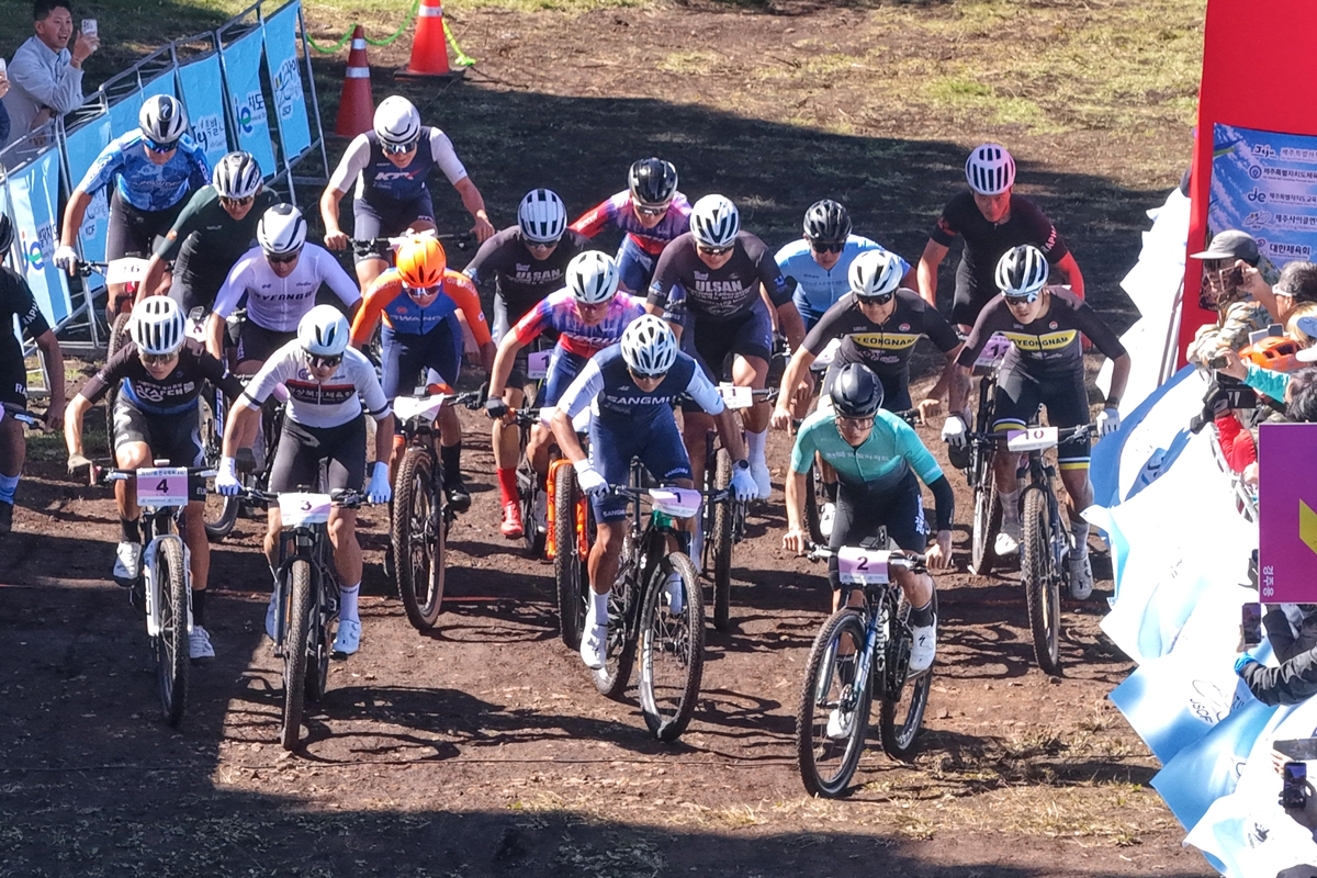 Am 14. Oktober findet in Yusuam Joint Pasture in Aewol-eup auf der Injel Jeju das Mountainbike-Rennen im Rahmen der &bdquo;107. National Sports Festival statt.