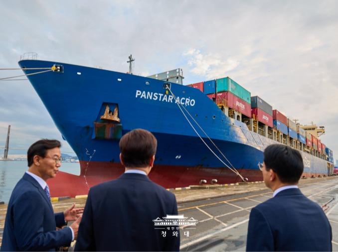 Containerschiff „PanStar Acro“ kehrt nach Testfahrt auf der Arktisroute nach Busan zurück