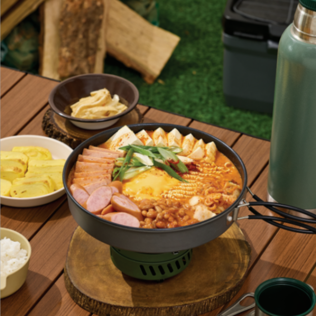 [Food on Screen] Everyone, One Pot : Budaejjigae main img