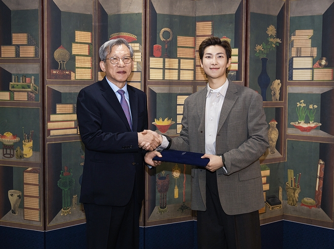 RM zum globalen Botschafter für das koreanische Kulturerbe ernannt
