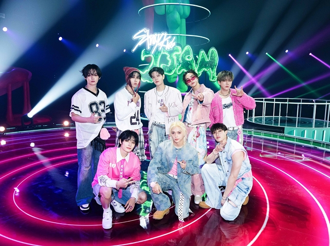 Stray Kids erobert zum siebten Mal die Spitze der Billboard 200