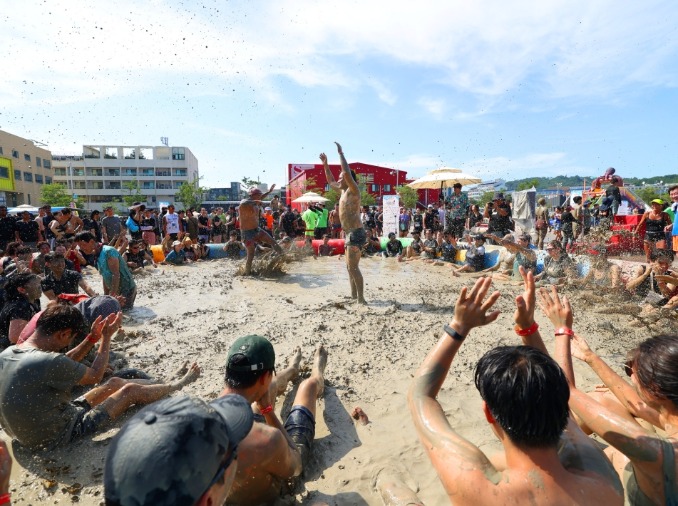 Das Boryeong-Schlammfestival ist wieder da