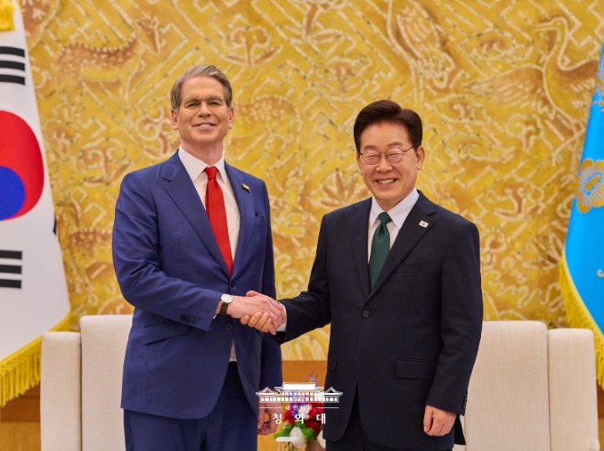 Präsident Lee traf den US-amerikanischen Finanzminister und den chinesischen Vize-Ministerpräsidenten